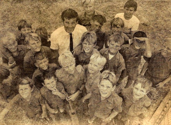 Learning-early-by-experience-1970-1030x751 Learning early by experience - Lance Holt with students